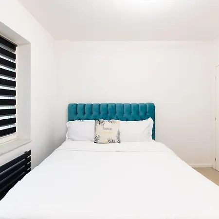 Апартаменти Lazys Haven Modern 2br In Center *