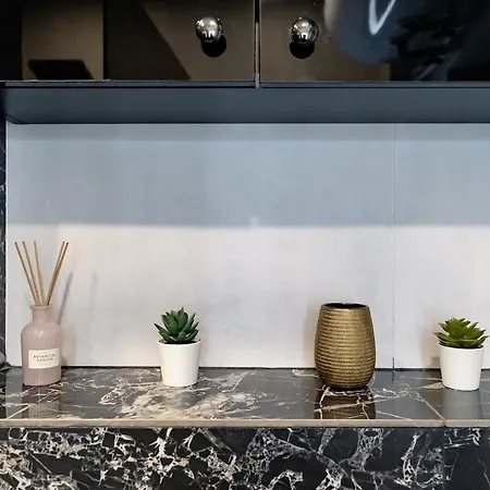 Lazys Haven Modern 3r In Center Apartment *